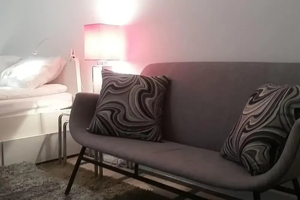 Super Central Studio Apartment - With Balcony - photo 5