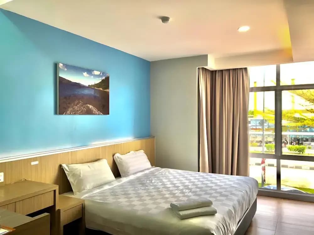 Double Happiness Hotel - photo 3