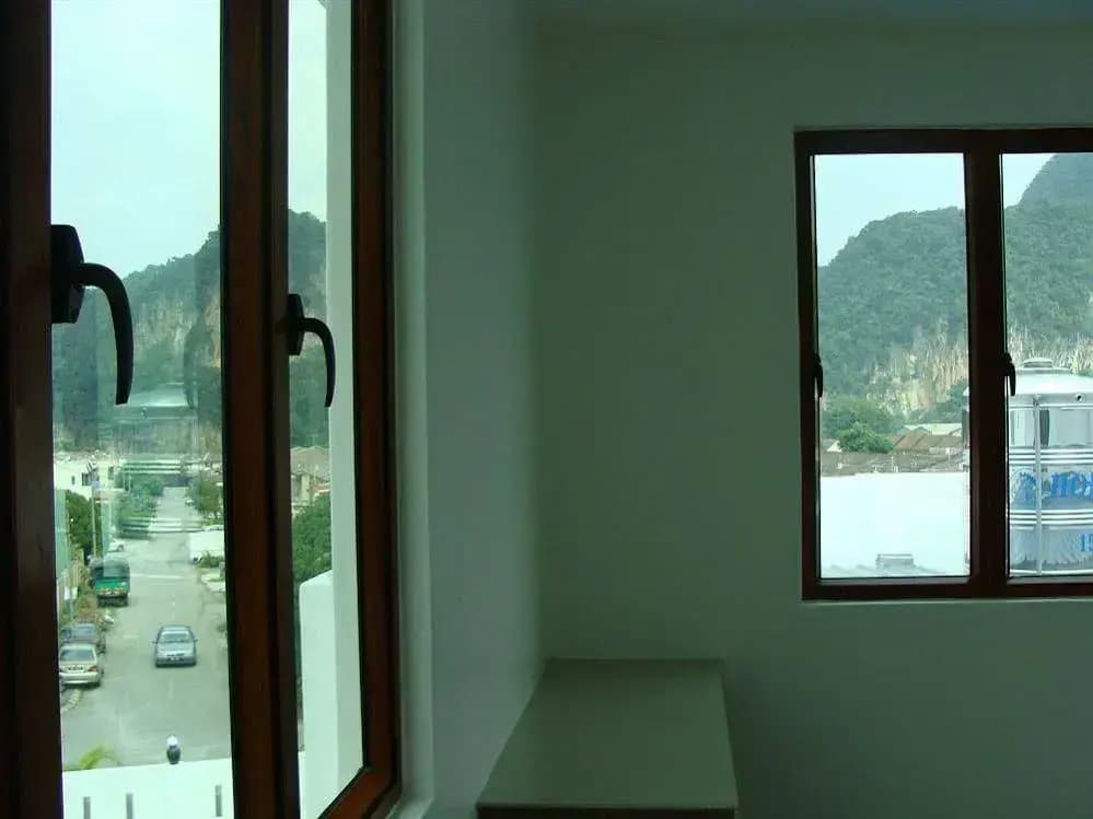 White House Homestay - photo 8