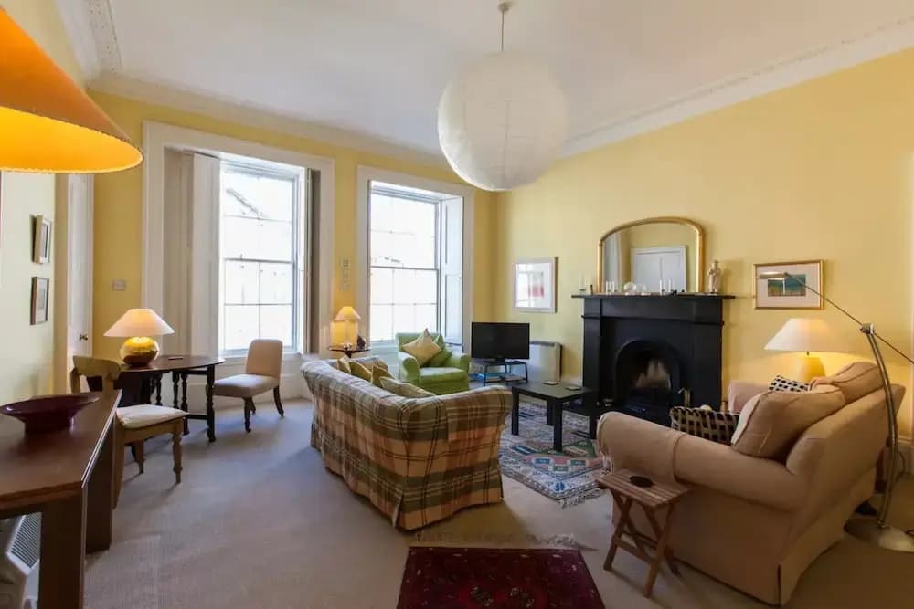 1 Bedroom New Town Flat - photo 3