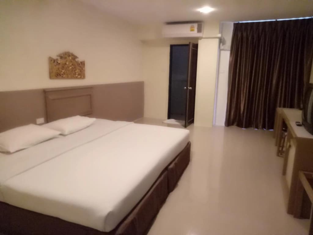 Tongpoon Hotel - photo 12