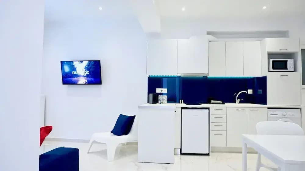 Chill Minimal Apt in Athens - photo 4