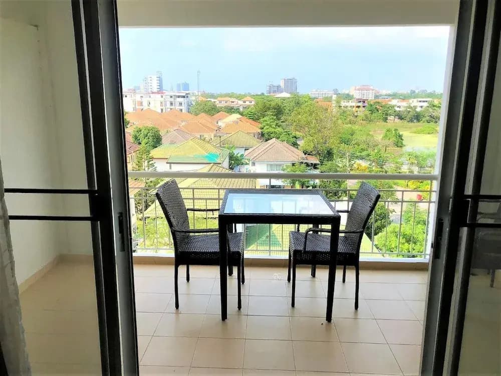 Top Floor Spacious Studio - photo 6