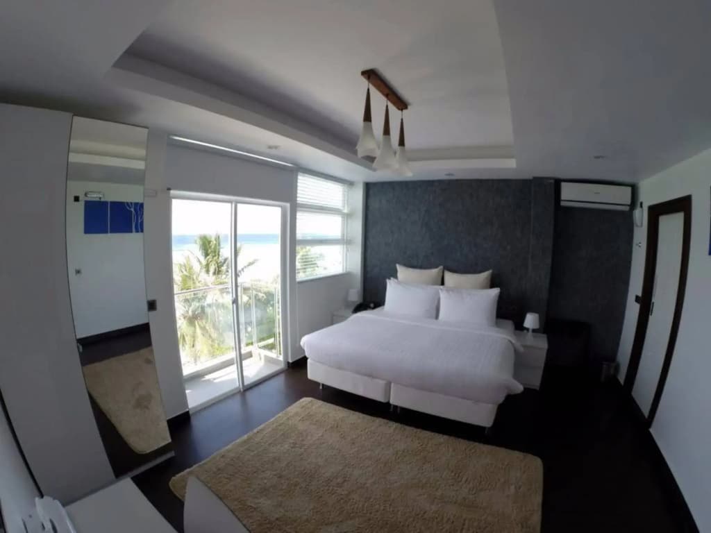 Airport Beach Hotel - photo 1