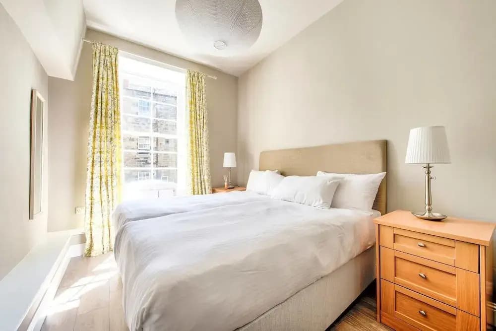 Beautifully Presented, Well Located, 2 bed apt - photo 5