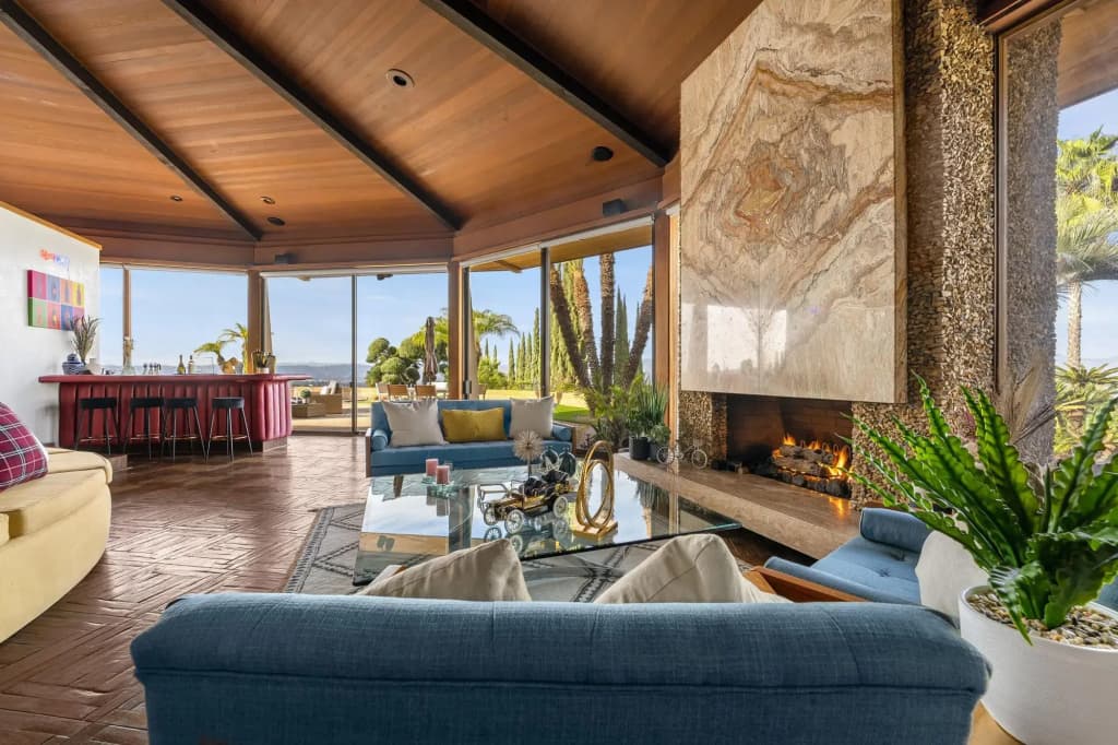 Via Vallarta - An Architecturally Significant California Modern Home - main photo