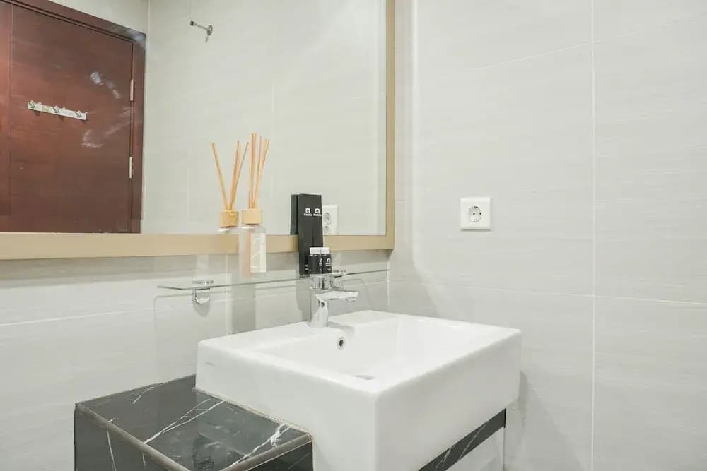 Brand New and Luxury 1BR at West Vista Apartment - photo 7