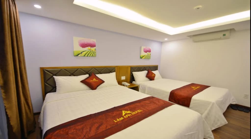 La Beach Hotel - photo 10