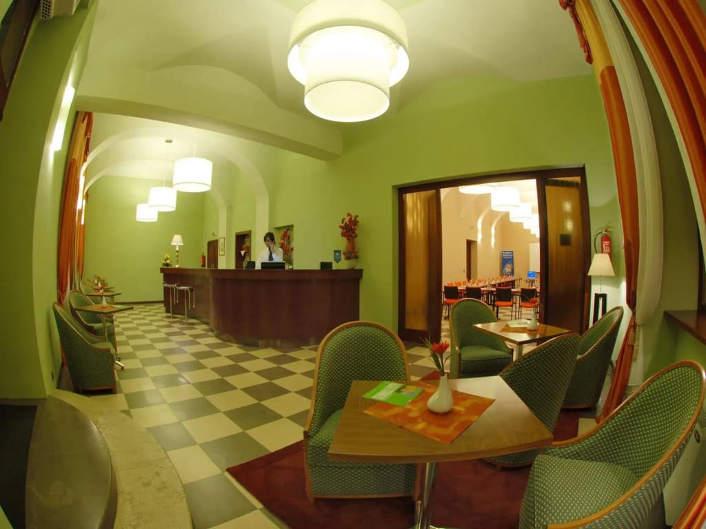 EA Hotel Downtown - photo 22