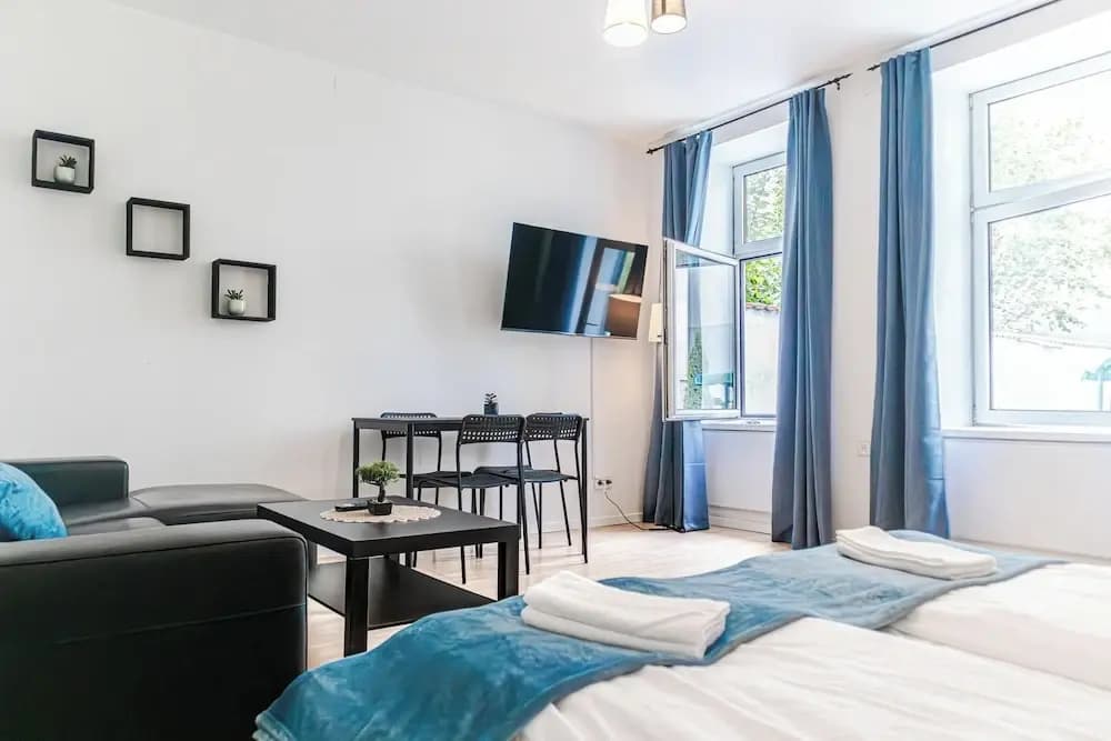 Charming 1BR Getaway Central Meidling - photo 6