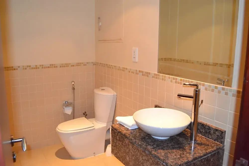 Large 1 Bed - Affordable fully furnished 1BR with balcony and a great marina view! - LSE - photo 8