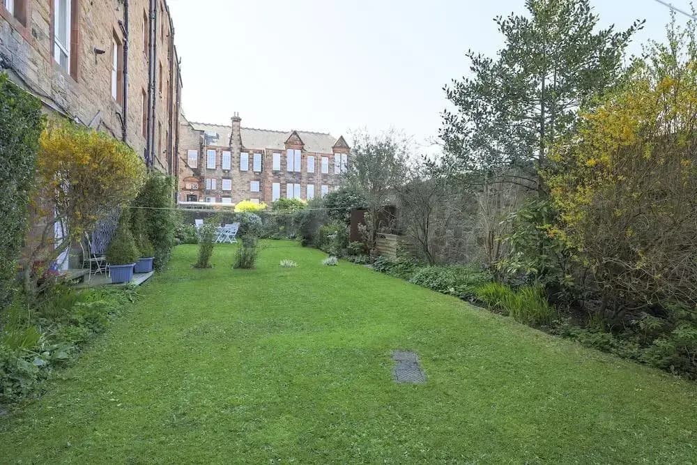 ALTIDO Gorgeous 1-bed flat with a shared garden - photo 1