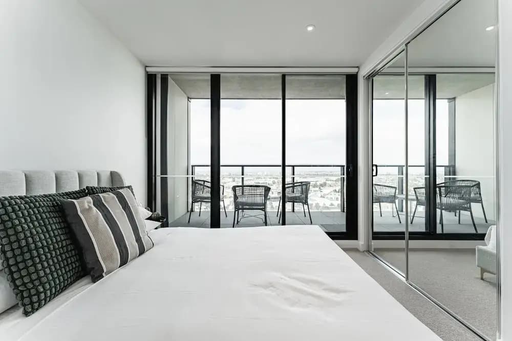 2-bed With Harbour Views & Outstanding Amenities - photo 1