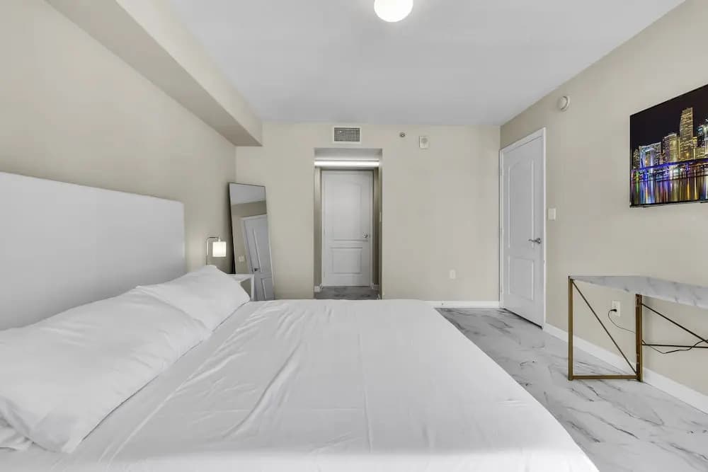 The Club at Brickell Bay Luxury Suites - photo 2
