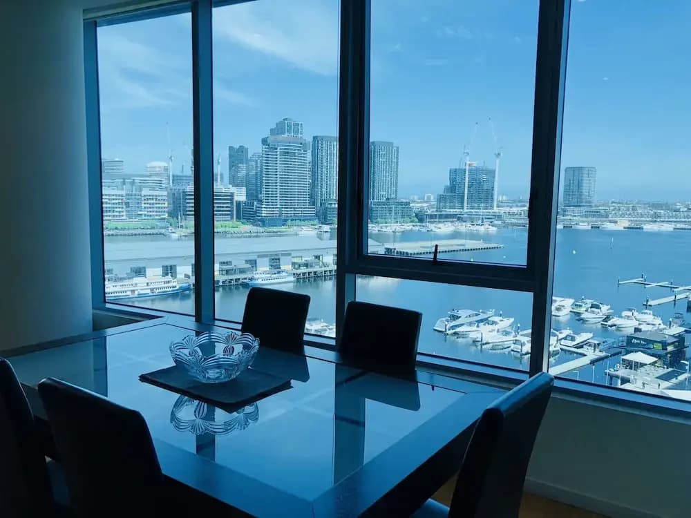 Astonishing Docklands View Deluxe Room - photo 7