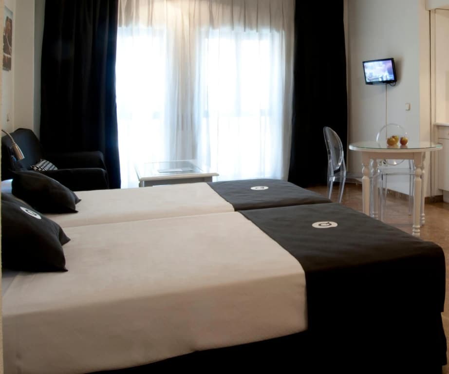 Quo Eraso Aparthotel - photo 15
