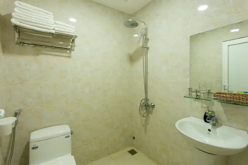 OYO 1070 Phuoc Ha - photo 9