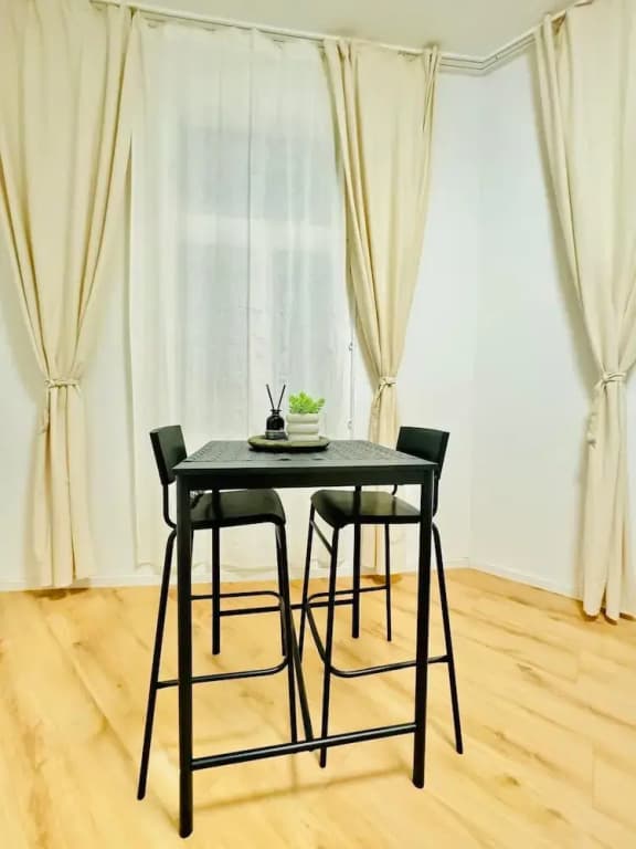 Stylish 4BR Apt Near Westbahnhof - photo 28