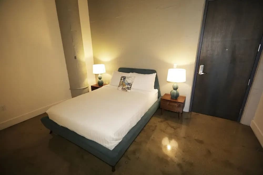Downtown Lofty Suites - photo 4