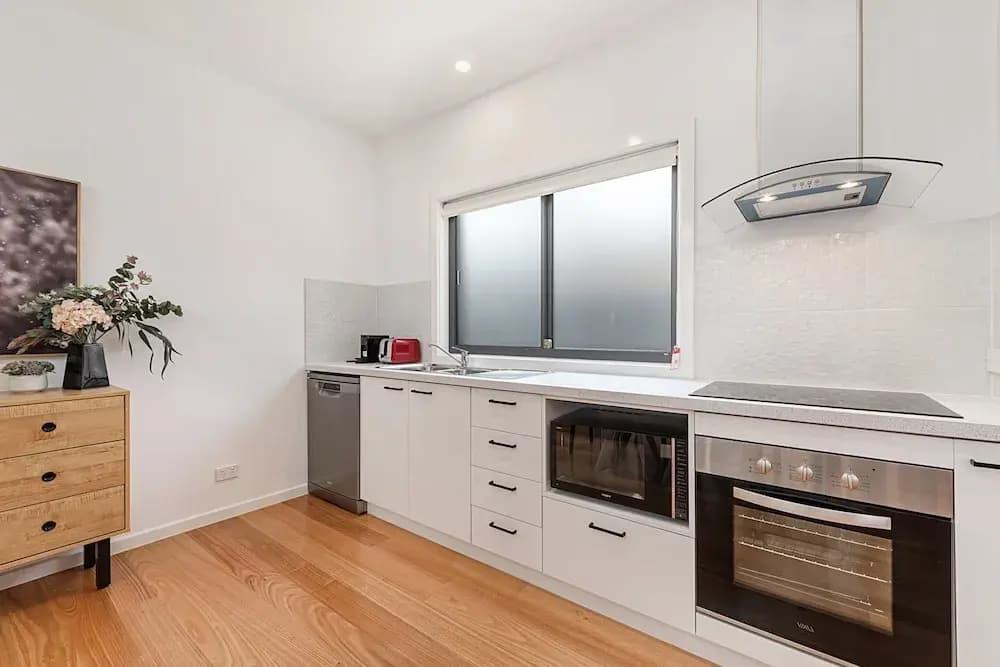 Gorgeous 3-bed House With Spacious Shared Backyard - photo 12