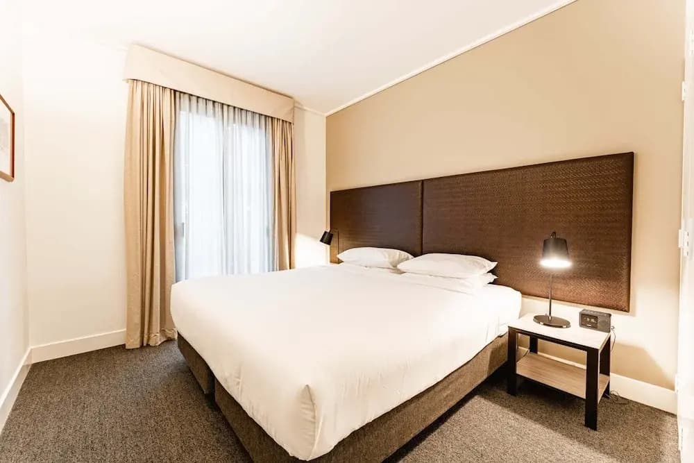 Chic 1-bed in East Melbourne With Gym & Pool - photo 1