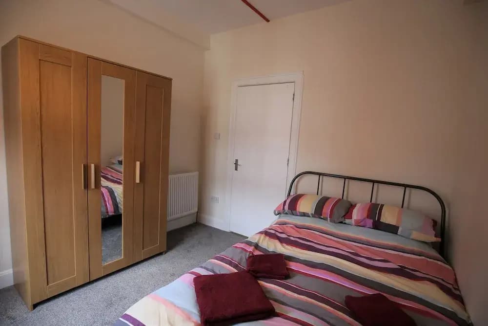 3 Bedroom Flat in Edinburgh - photo 4