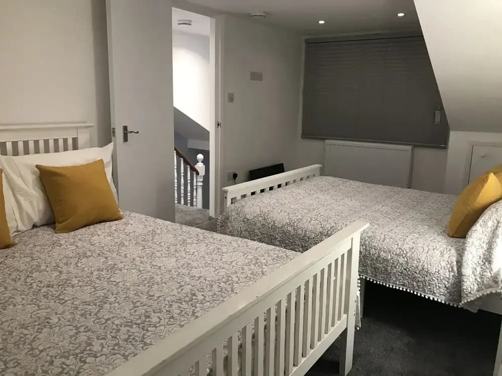 Warwick Avenue - photo 34