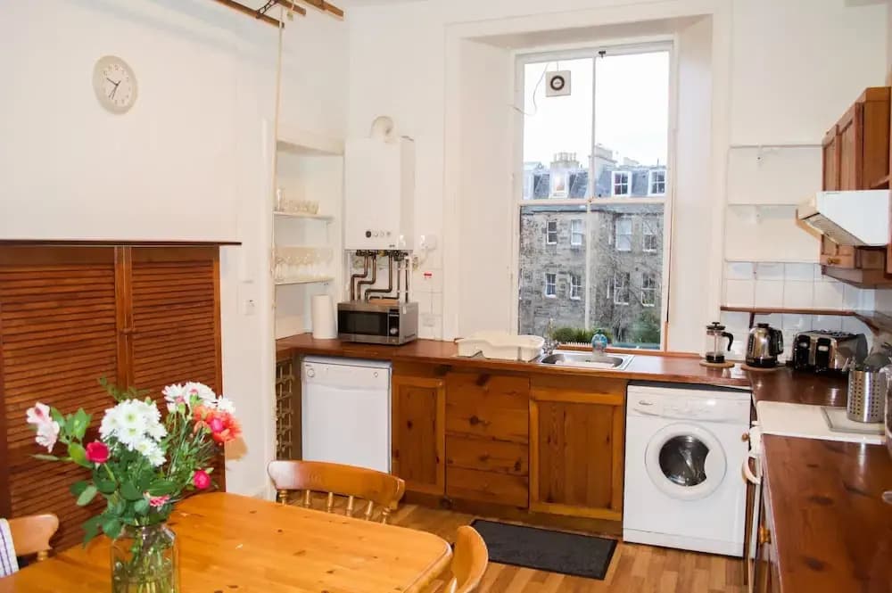 Spacious 3 Bedroom Flat in Marchmont - photo 5