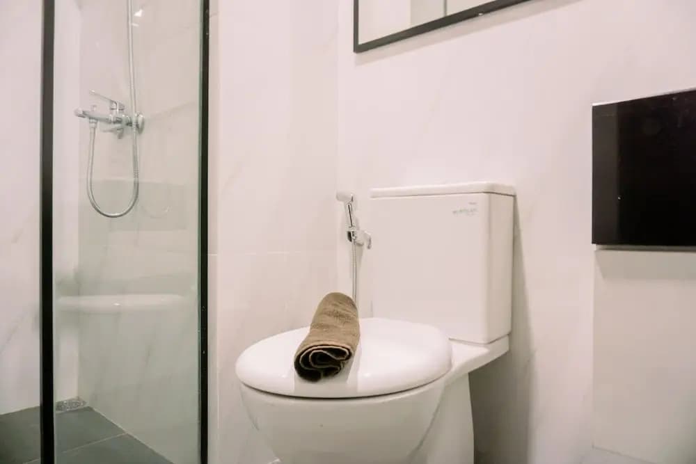 Spacious And Warm 2Br At Ciputra World 2 Apartment - photo 9