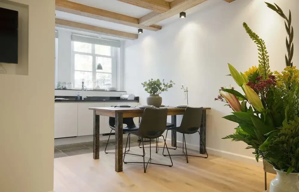 Modern & Luxurious 2 Bedroom Apartment - photo 13
