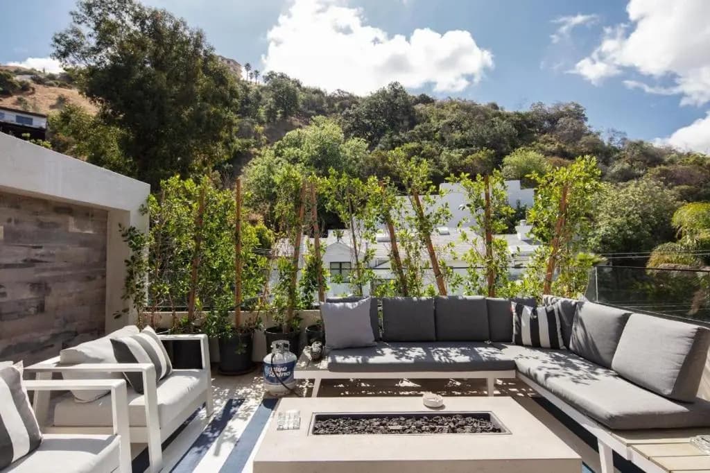 Willow Glen - Hollywood Hills Multi-level Villa With Theater & Pool - photo 5