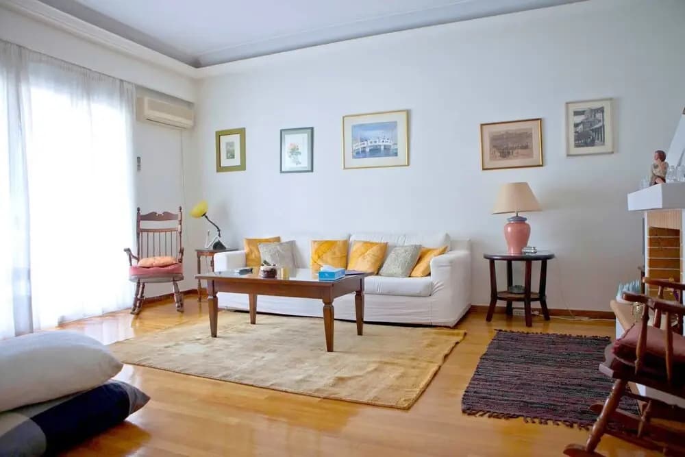 Warm & Homely Ambience in Spacious Apartment - photo 3