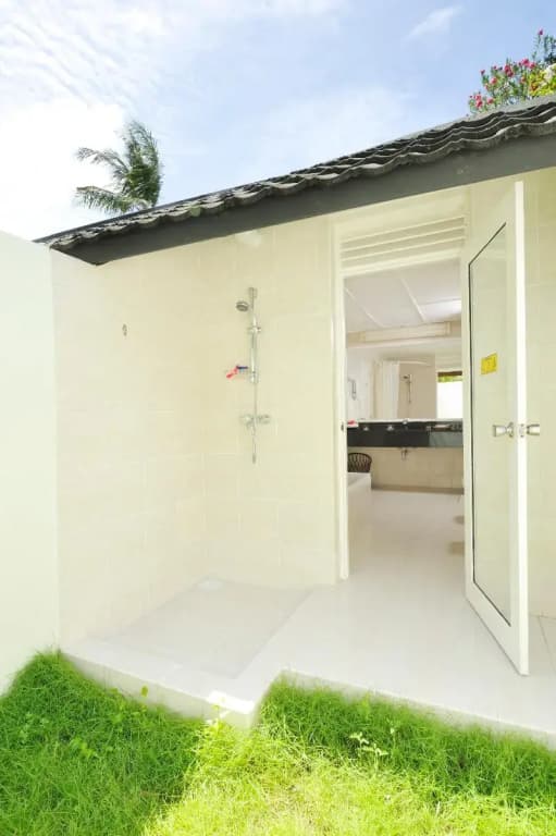 Holiday Island Resort & Spa - photo 10