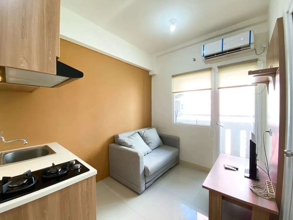 Comfort And Strategic 2Br At Green Pramuka City Apartment - photo 15