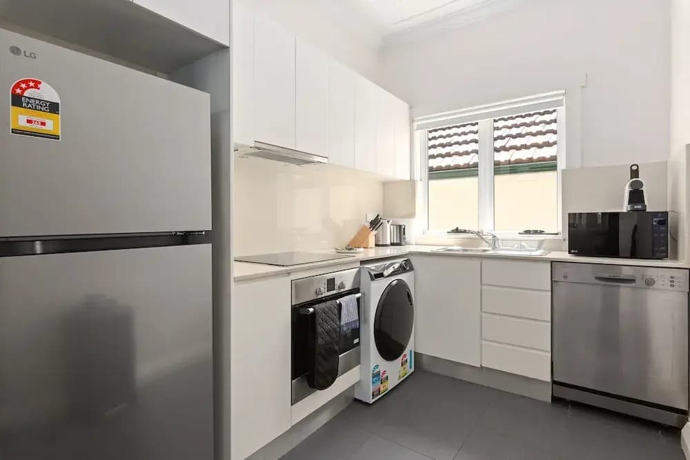 Bright 2-bed Apartment in Coogee - photo 8