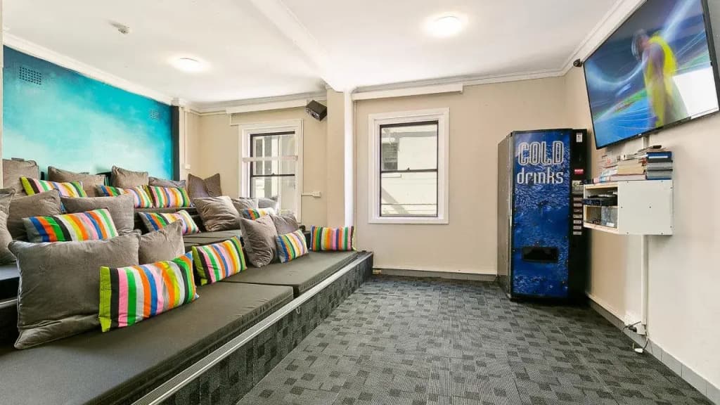 Funk House Backpackers - photo 2