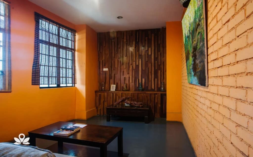 The Explorers Guesthouse and Hostel - photo 12