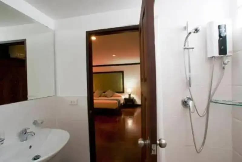 Cucumber Inn Suites - photo 8