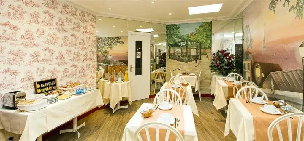 Hotel Regyn's Montmartre - photo 15
