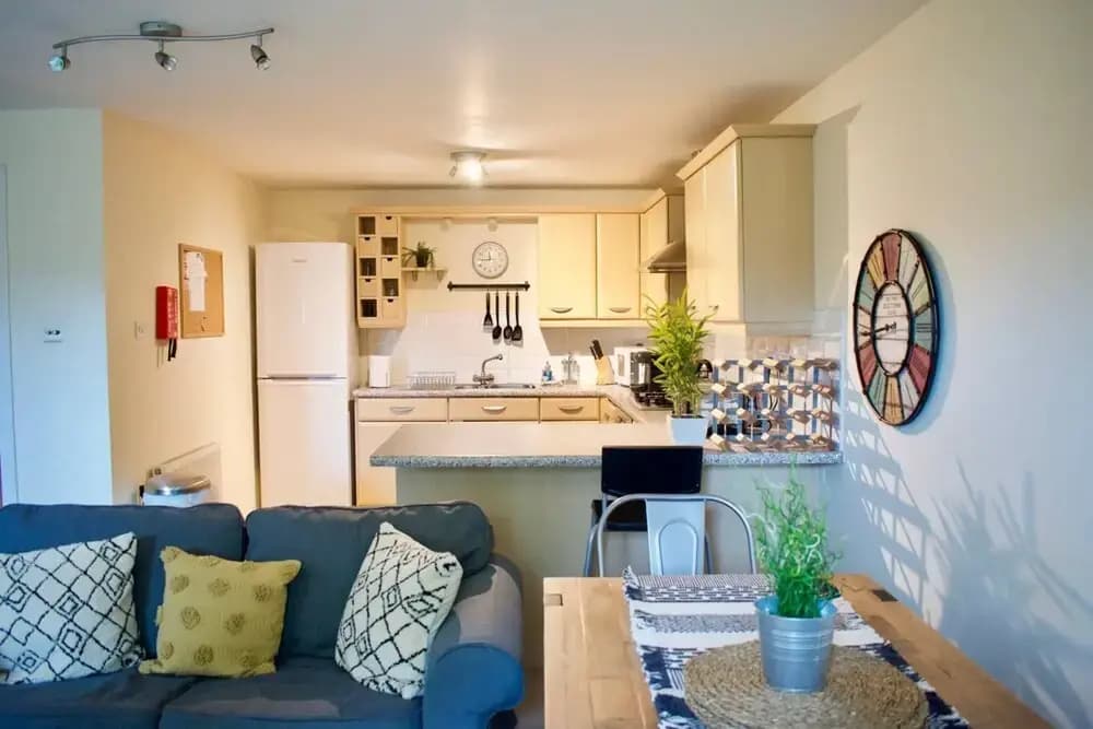 Spacious 3 Bed Apartment in Central Location - photo 4