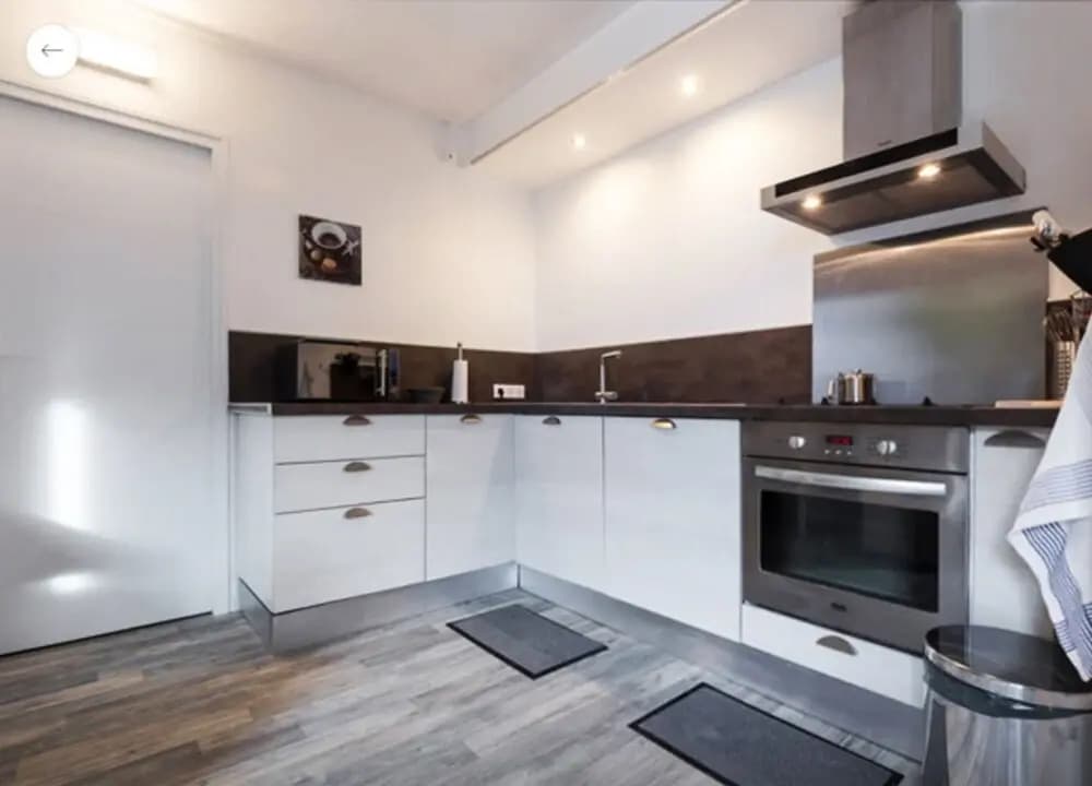 A Gorgeous, 2-bedroom Apartment in a Villa With Beautiful sea View and - photo 16