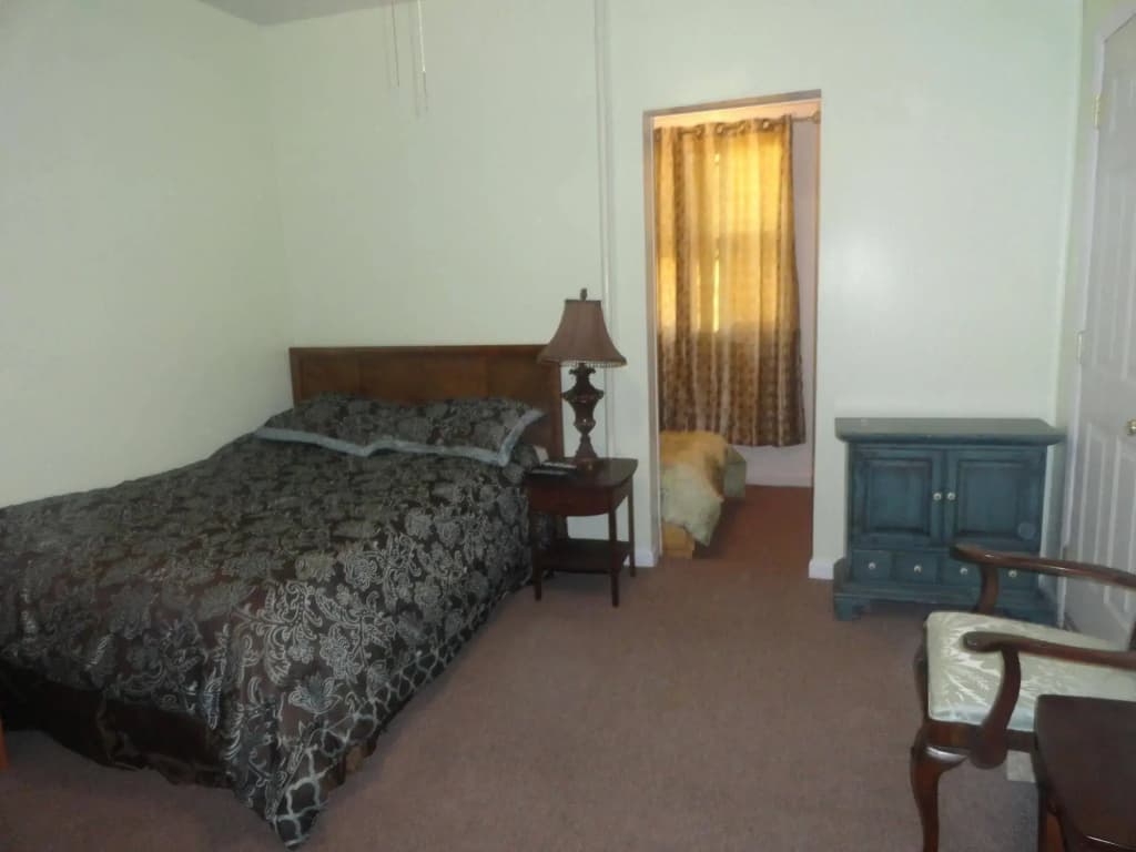 Delz Bed & Breakfast - photo 2