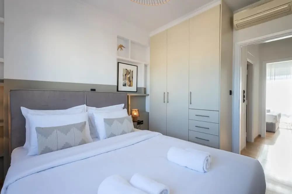 Acropolis Sky Retreat Jacuzzi 3BR Maisonette - photo 6