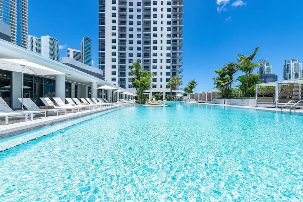 Bluebird Suites Downtown Brickell - photo 13