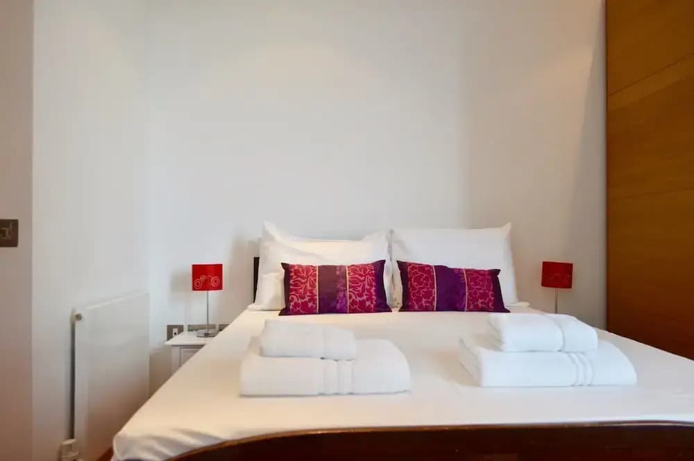 1 Bedroom Central Apartment - photo 2