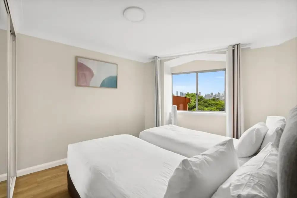 Stylish 2-bed Camperdown Apartment With Balcony - photo 4