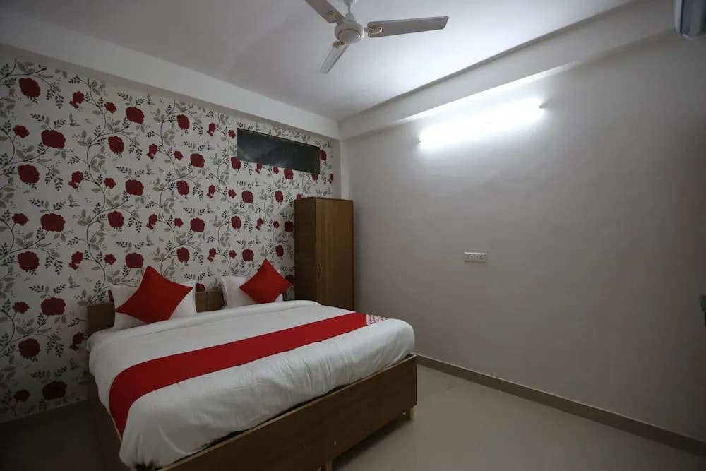 Retreat Inn by OYO Rooms - photo 2