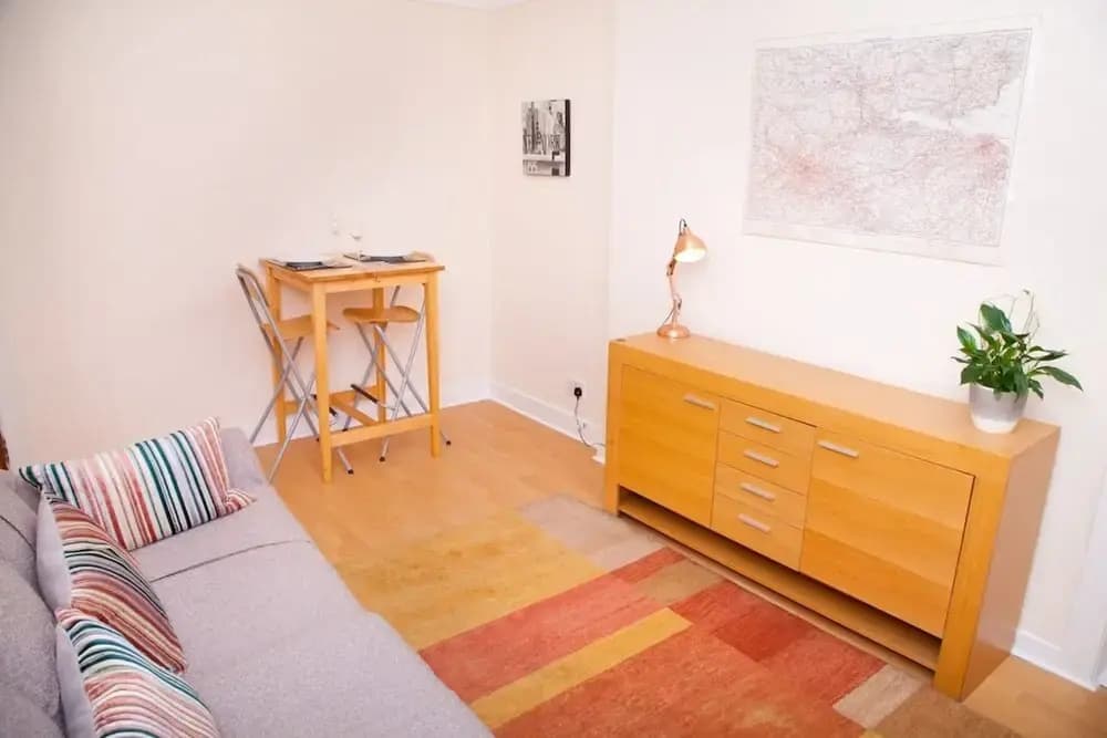 Bright & Quiet Edinburgh Home with Parking - photo 2