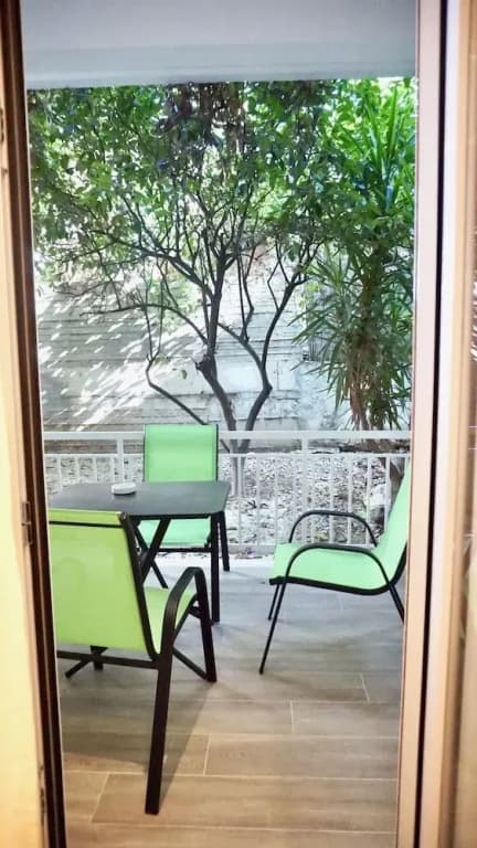Spacious Peaceful Studio with Garden Patio - photo 1