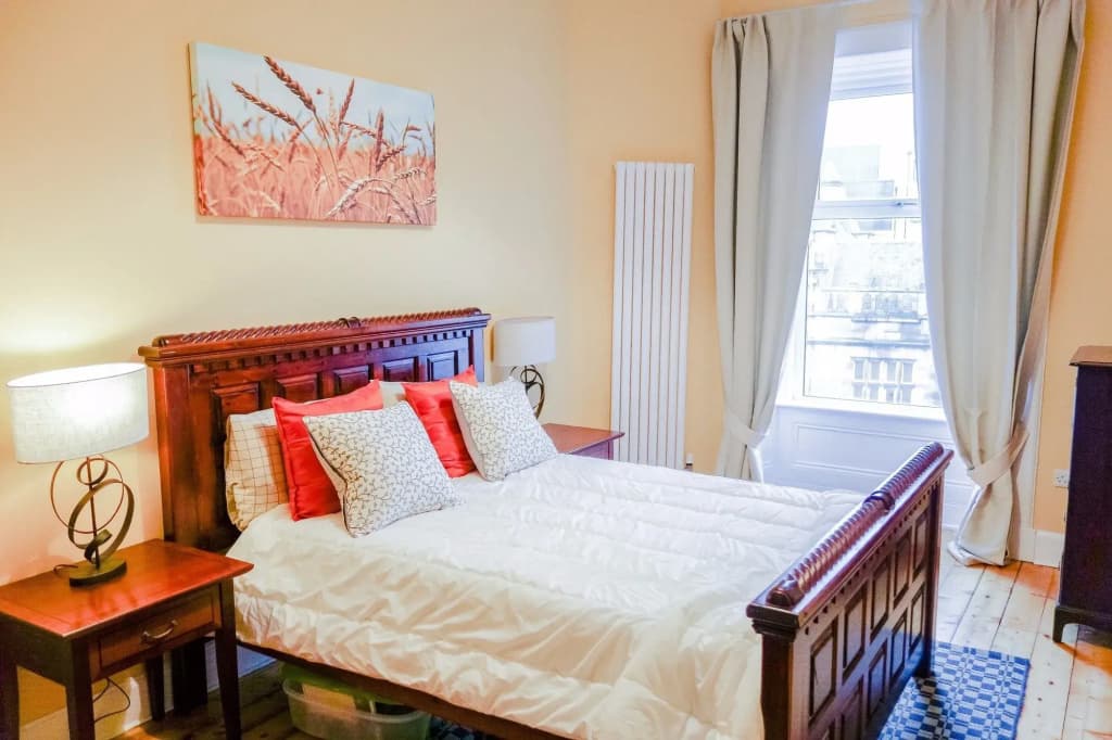 Newly Furnished Flat on Leith Walk, Sleeps 4 - photo 2